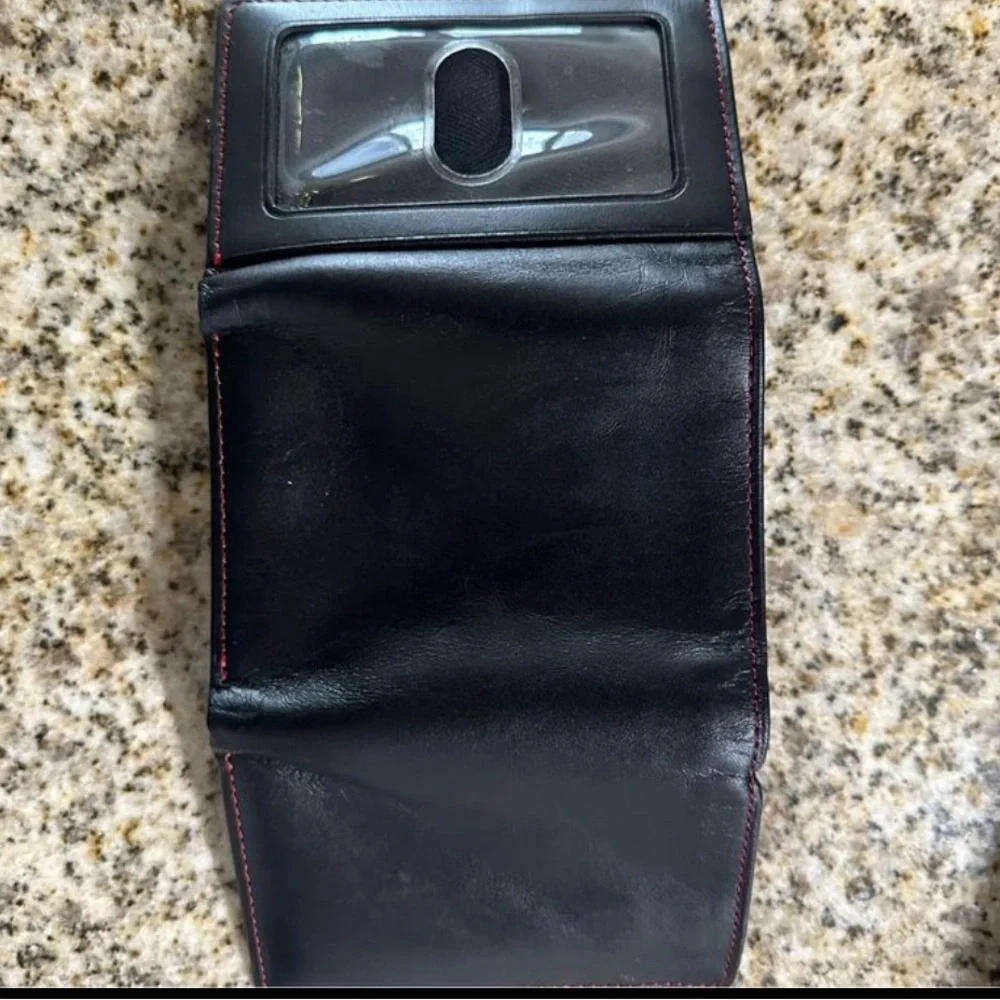 Roundtree & Yorke tri-fold wallet